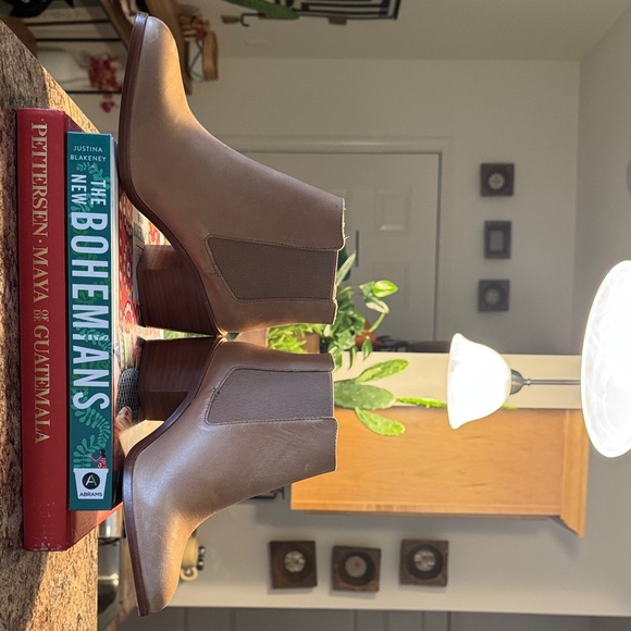 Nisolo Size 7 Leather Ankle Boots - Picture 5 of 6